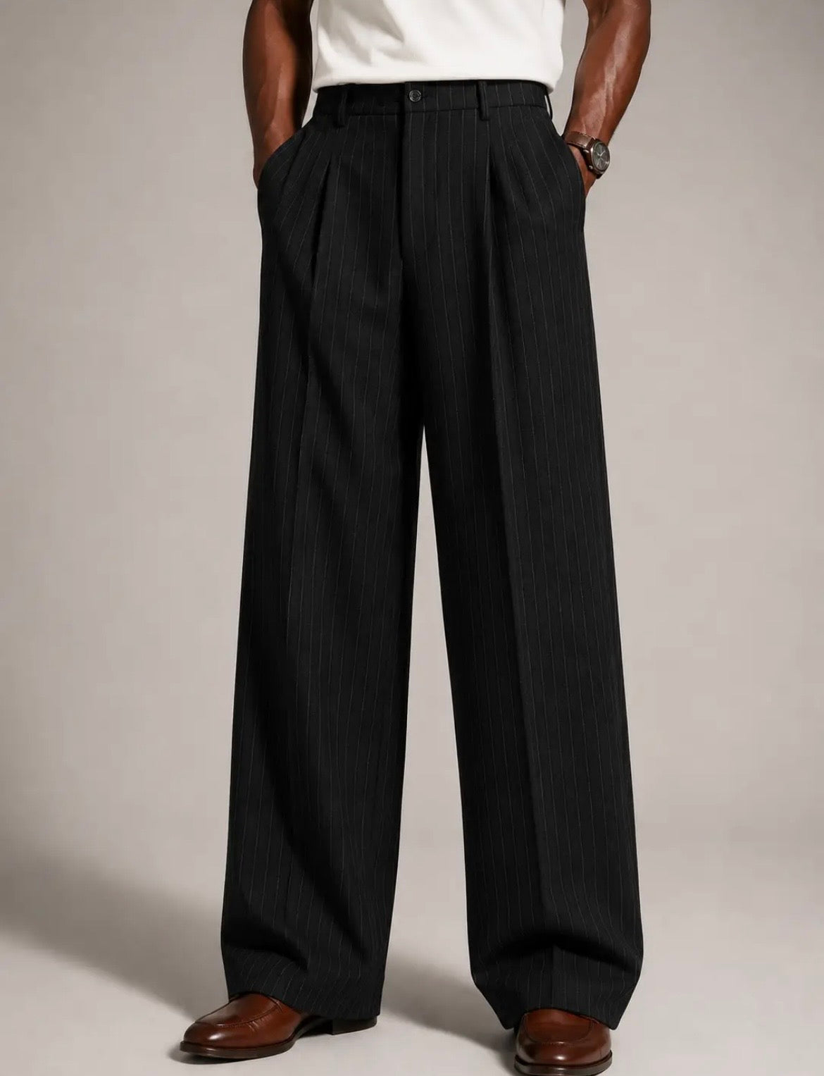 Hawks bay  Pantalon homme noir à fines rayures, à plis et coupe large