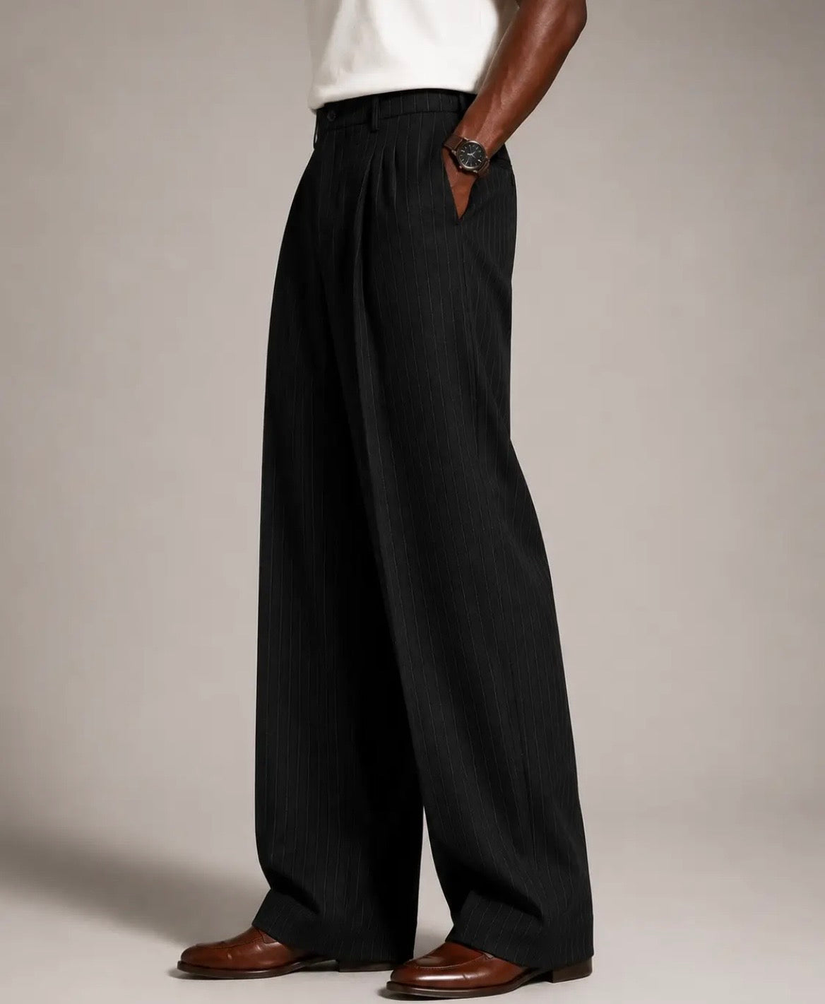 Hawks bay  Pantalon homme noir à fines rayures, à plis et coupe large